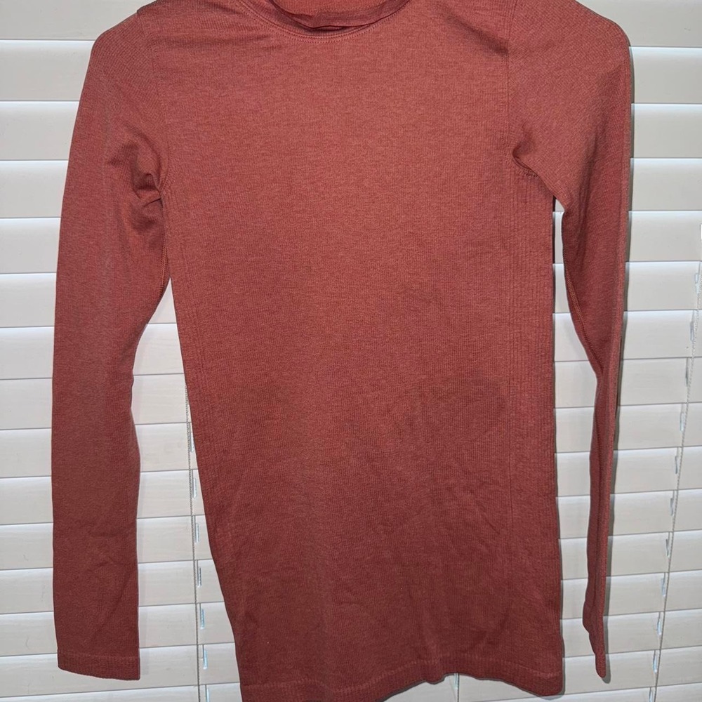 Rust-coloured turtleneck top